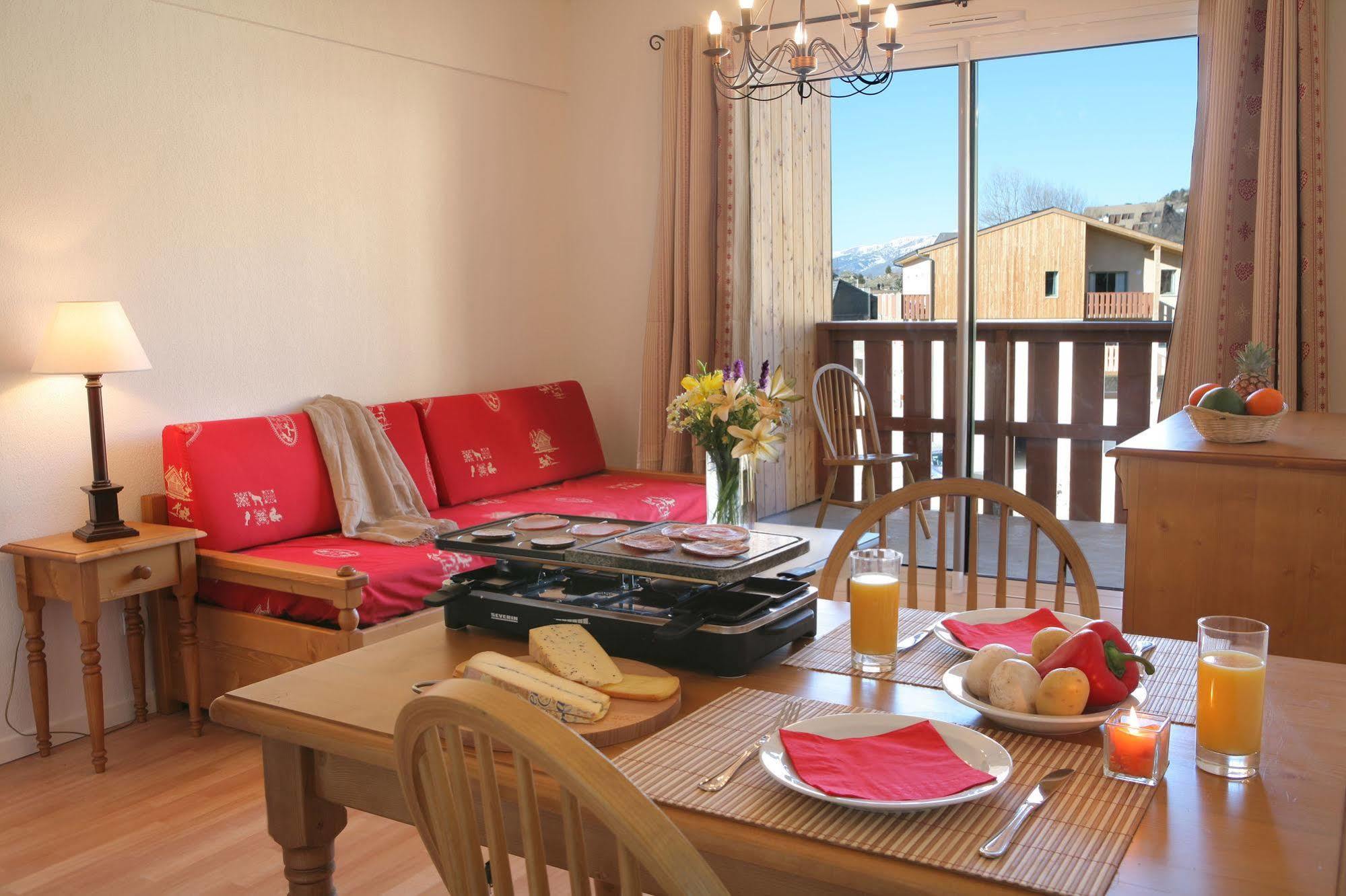 Residence Nemea Les Chalets Du Belvedere Font-Romeu-Odeillo-Via Dış mekan fotoğraf